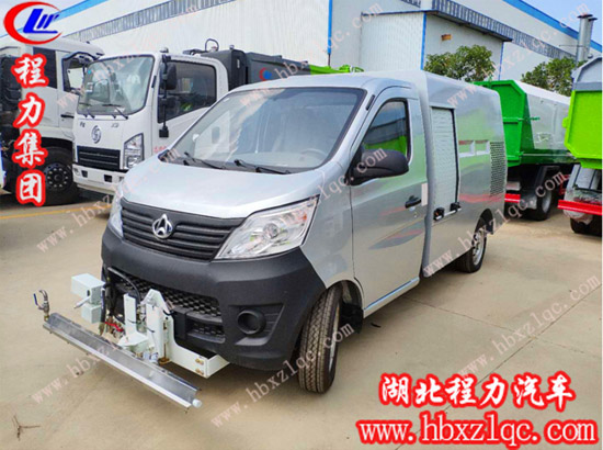 湖北程力專用汽車有限公司長(zhǎng)安路面養(yǎng)護(hù)車做城市環(huán)境好幫手！