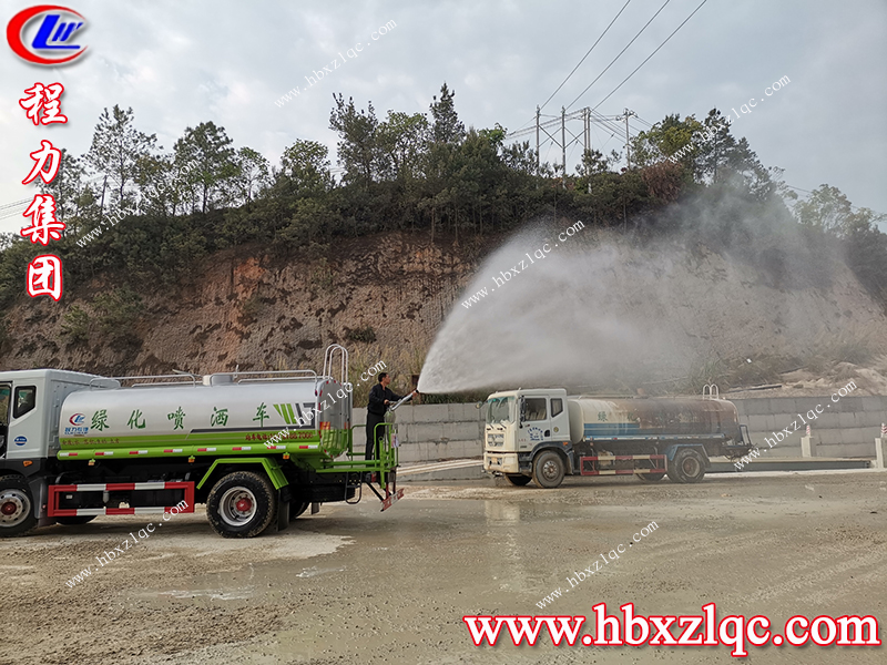 程力集團(tuán)廣東梅州灑水車(chē)客戶(hù)在自家石場(chǎng)試水效果杠杠滴